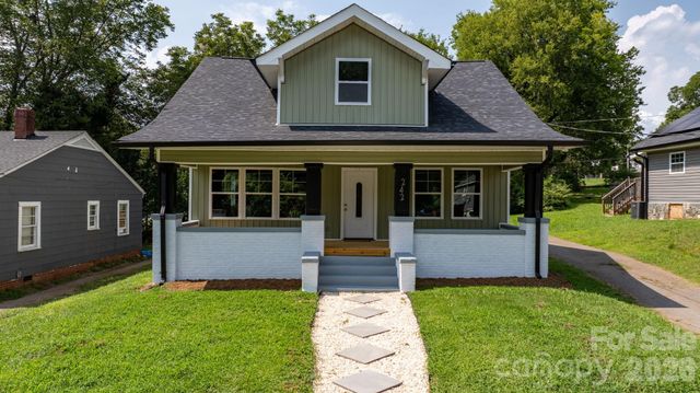 242 8th Avenue Drive SW, Hickory, NC 28602