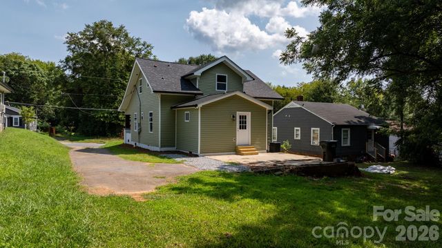 242 8th Avenue Drive SW, Hickory, NC 28602