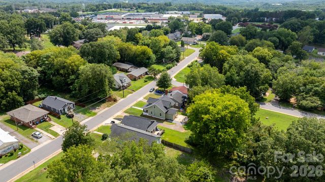 242 8th Avenue Drive SW, Hickory, NC 28602