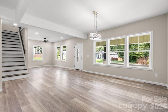 242 8th Avenue Drive SW, Hickory, NC 28602