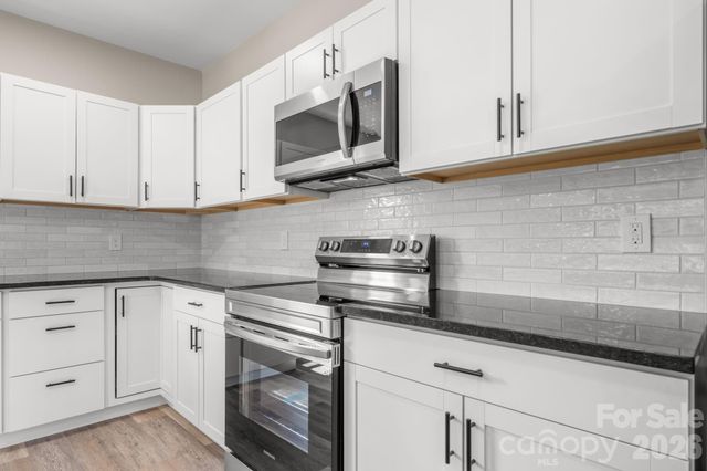 242 8th Avenue Drive SW, Hickory, NC 28602
