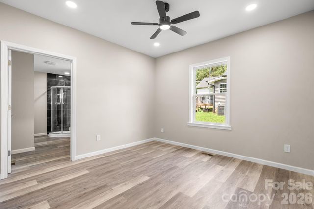 242 8th Avenue Drive SW, Hickory, NC 28602