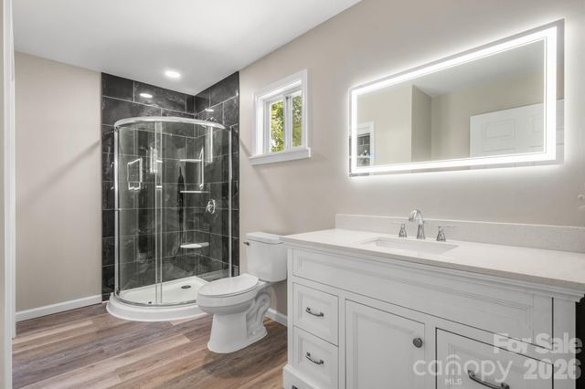 242 8th Avenue Drive SW, Hickory, NC 28602
