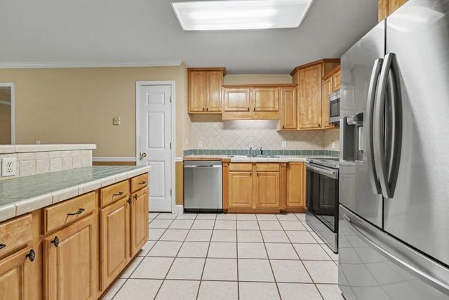 129 Buckeye Point, Commerce, GA 30530