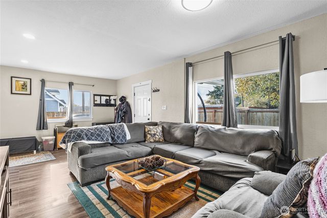 14923 W Thorne Lane SW, Lakewood, WA 98498