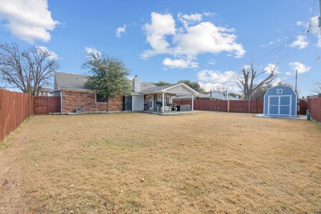 7629 Cedarhill Road, Watauga, TX 76148
