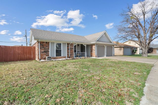 7629 Cedarhill Road, Watauga, TX 76148