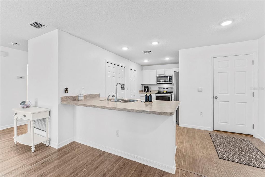 Image 13 of property listing at 10 POINSETTIA LANE, Palm Coast, FL 32164