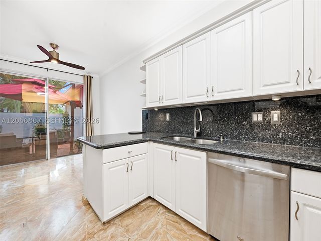 1515 Seagrape Way, Hollywood, FL 33019