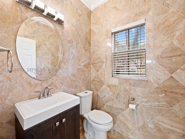 1515 Seagrape Way, Hollywood, FL 33019