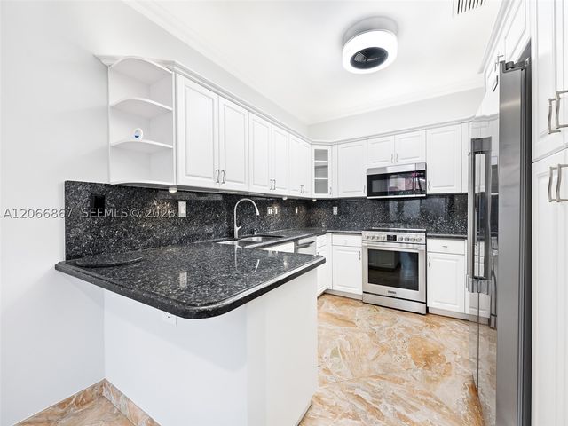 1515 Seagrape Way, Hollywood, FL 33019