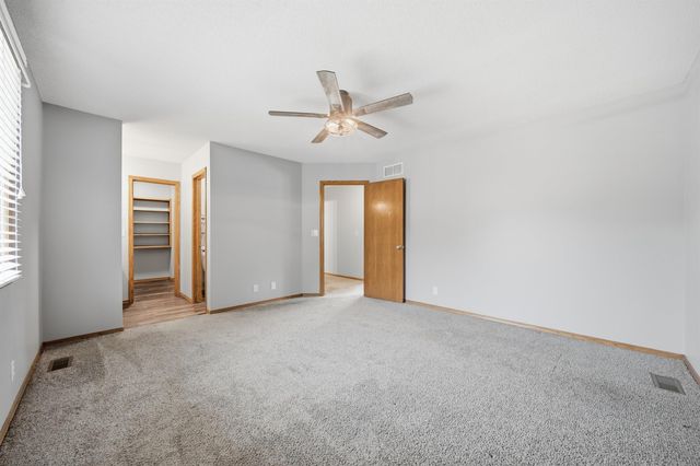 1527 N Pine Grove St, Wichita, KS 67212