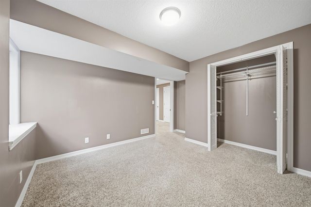 1527 N Pine Grove St, Wichita, KS 67212
