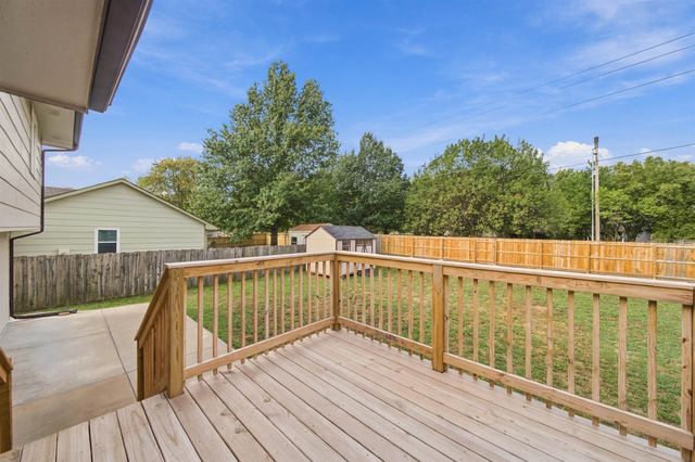 1527 N Pine Grove St, Wichita, KS 67212