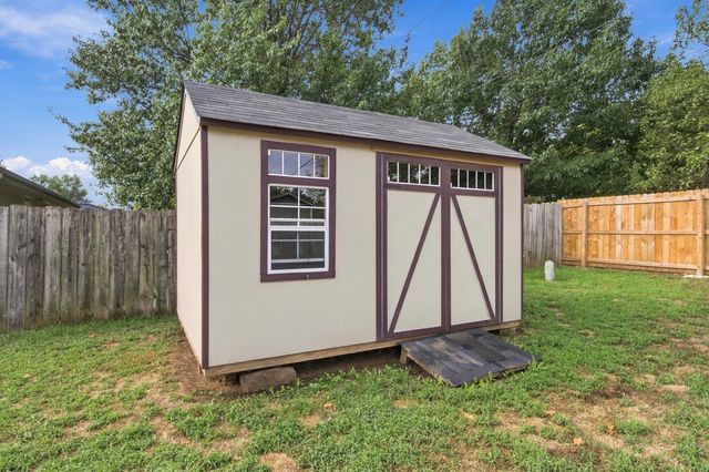 1527 N Pine Grove St, Wichita, KS 67212