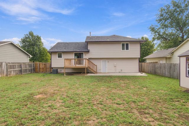 1527 N Pine Grove St, Wichita, KS 67212