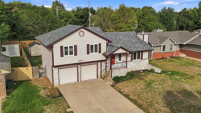 1527 N Pine Grove St, Wichita, KS 67212