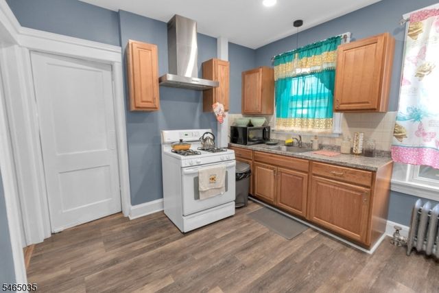 278 18Th Ave, Paterson City, NJ 07504
