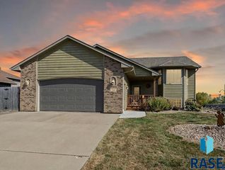 704 Shebal Ave Avenue, Harrisburg, SD 57032