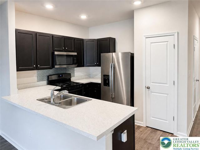 1143 Lova Lane, Allentown City, PA 18103