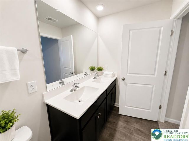 1143 Lova Lane, Allentown City, PA 18103