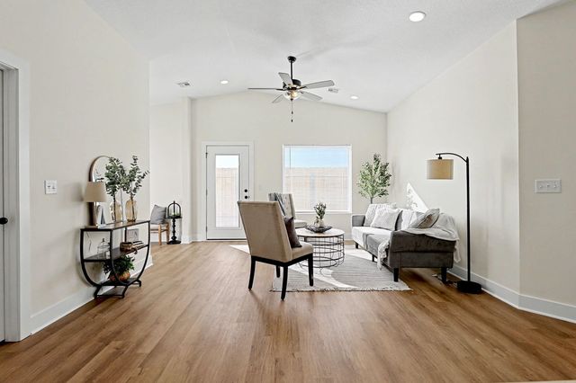 3827-3829 S Bluelake Ct, Wichita, KS 67215