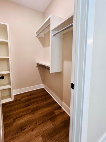 3827-3829 S Bluelake Ct, Wichita, KS 67215