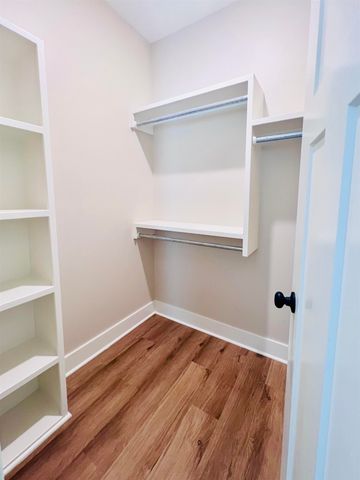 3827-3829 S Bluelake Ct, Wichita, KS 67215