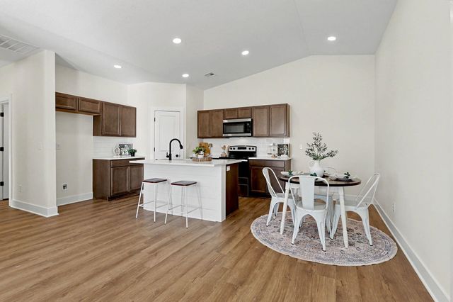 3827-3829 S Bluelake Ct, Wichita, KS 67215