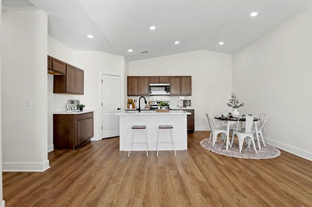 3827-3829 S Bluelake Ct, Wichita, KS 67215