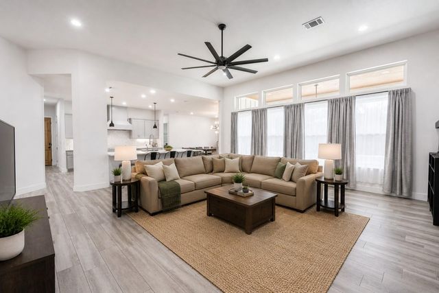 410 Woodland Oaks TRL, Buda, TX 78610