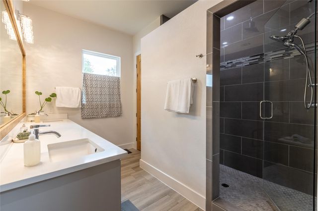 410 Woodland Oaks TRL, Buda, TX 78610