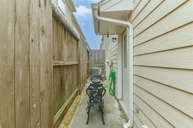2603 Woodridge Cove Drive, Houston, TX 77087