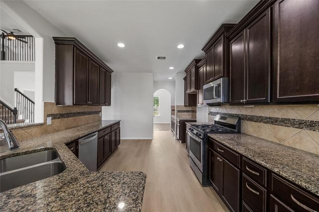 11915 Eagle Ridge Drive, Mont Belvieu, TX 77535