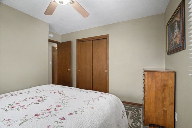 1295 33rd St NE, Cedar Rapids, IA 52402