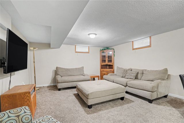 1295 33rd St NE, Cedar Rapids, IA 52402