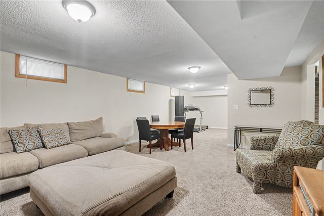 1295 33rd St NE, Cedar Rapids, IA 52402