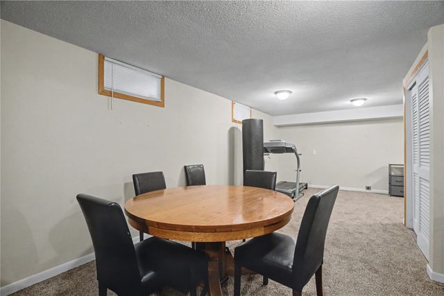 1295 33rd St NE, Cedar Rapids, IA 52402