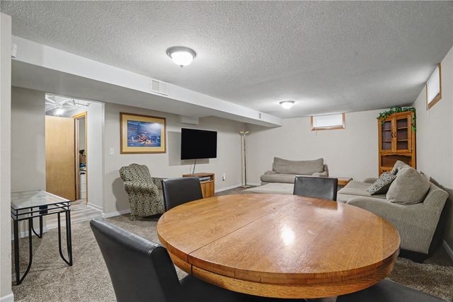 1295 33rd St NE, Cedar Rapids, IA 52402