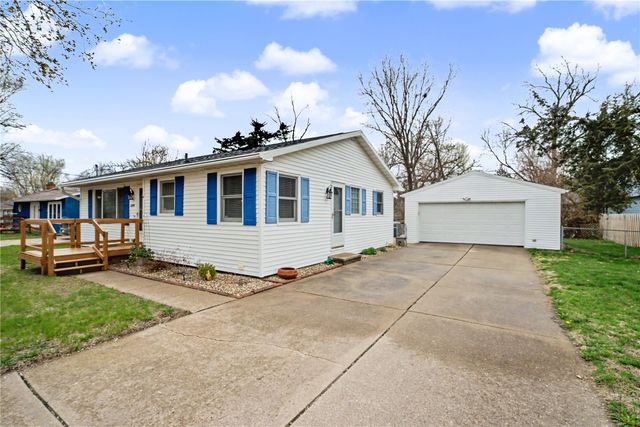 1295 33rd St NE, Cedar Rapids, IA 52402