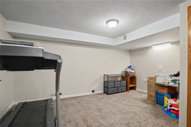 1295 33rd St NE, Cedar Rapids, IA 52402