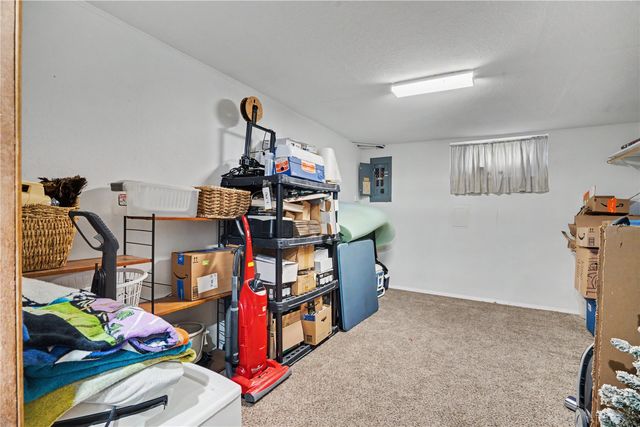 1295 33rd St NE, Cedar Rapids, IA 52402