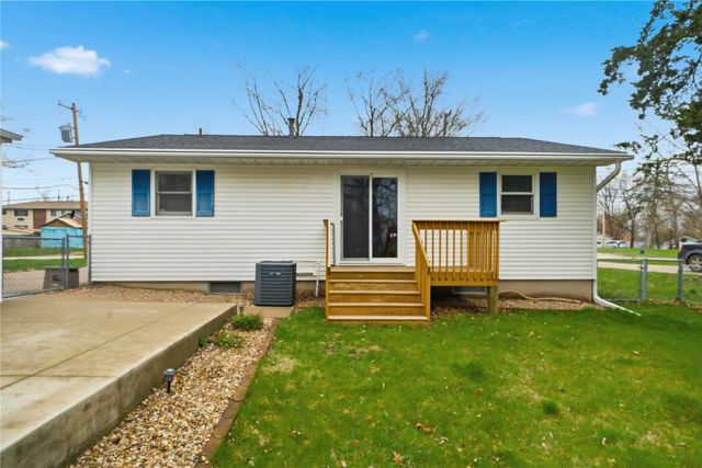 1295 33rd St NE, Cedar Rapids, IA 52402