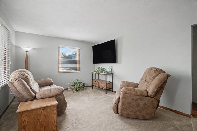 1295 33rd St NE, Cedar Rapids, IA 52402