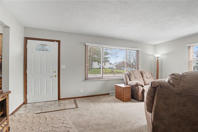 1295 33rd St NE, Cedar Rapids, IA 52402