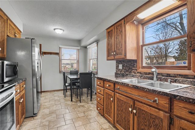 1295 33rd St NE, Cedar Rapids, IA 52402
