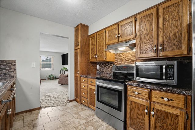 1295 33rd St NE, Cedar Rapids, IA 52402