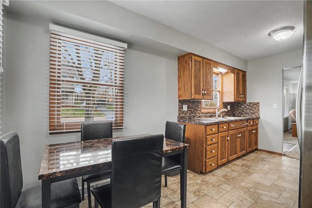 1295 33rd St NE, Cedar Rapids, IA 52402