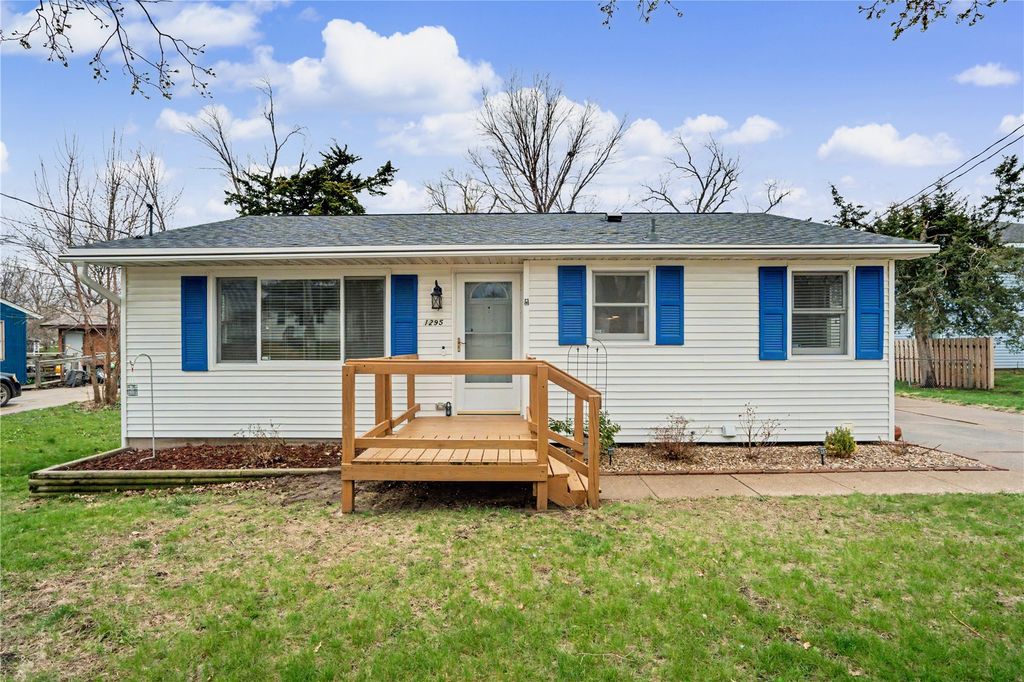 1295 33rd St NE, Cedar Rapids, IA 52402