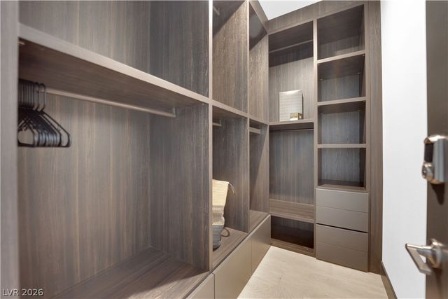 16 Canyon Shores Place, Henderson, NV 89011